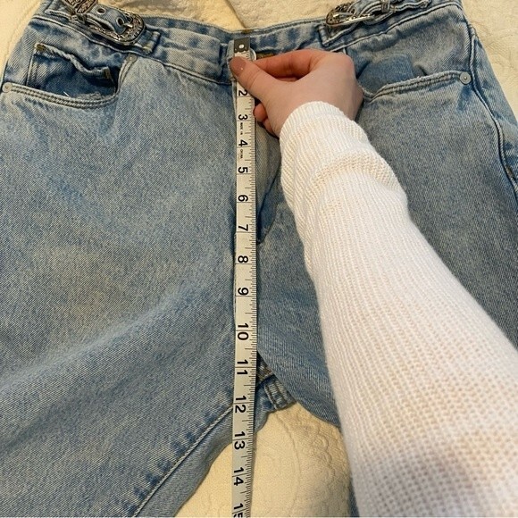 Blank NYC The Bleecker size 28 Light Wash Belt Appliqué Western Mom Jeans - Picture 10 of 12
